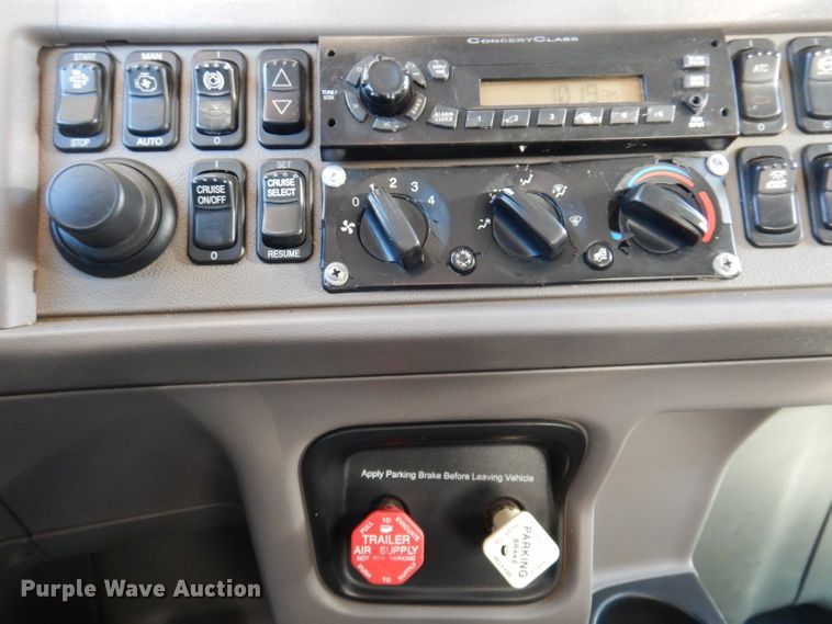 image for item KH9151 2011 Peterbilt 367  semi truck