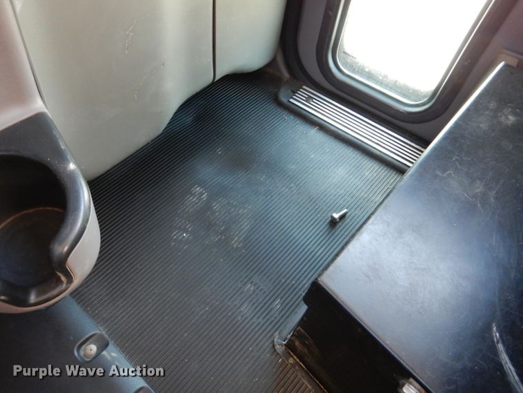 image for item KH9151 2011 Peterbilt 367  semi truck