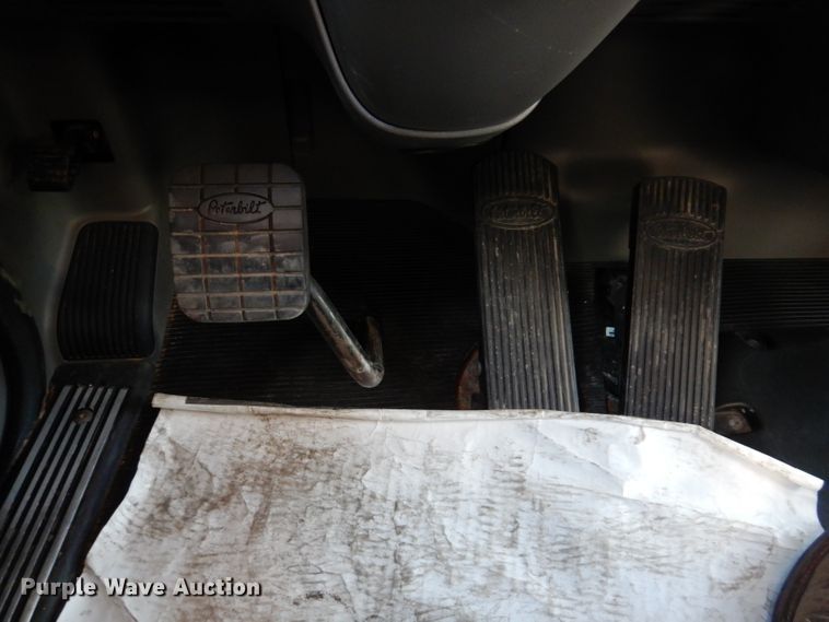 image for item KH9151 2011 Peterbilt 367  semi truck