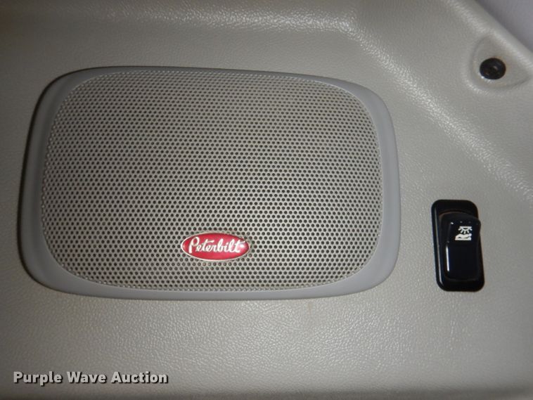 image for item KH9151 2011 Peterbilt 367  semi truck