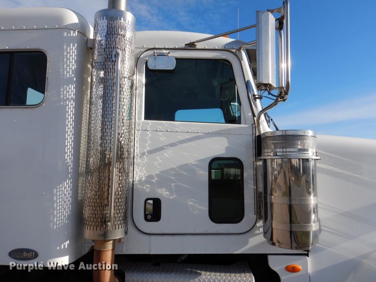 image for item KH9151 2011 Peterbilt 367  semi truck