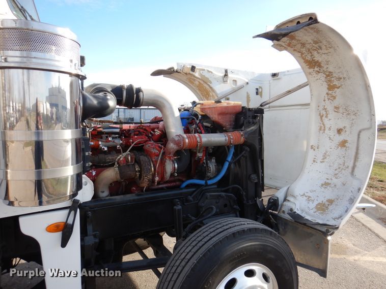 image for item KH9151 2011 Peterbilt 367  semi truck