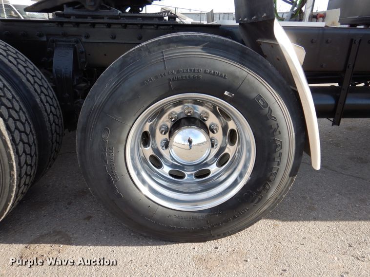 image for item KH9151 2011 Peterbilt 367  semi truck