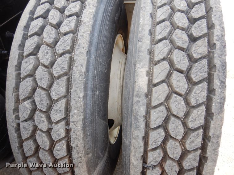 image for item KH9151 2011 Peterbilt 367  semi truck