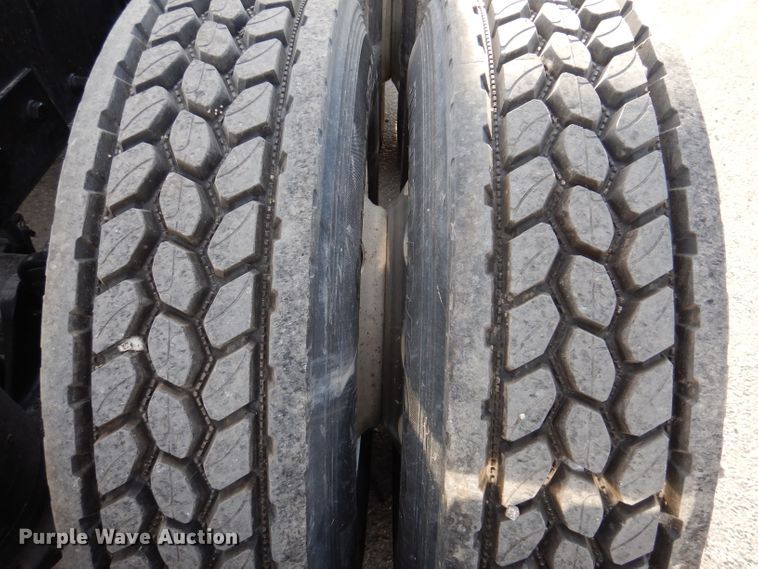 image for item KH9151 2011 Peterbilt 367  semi truck