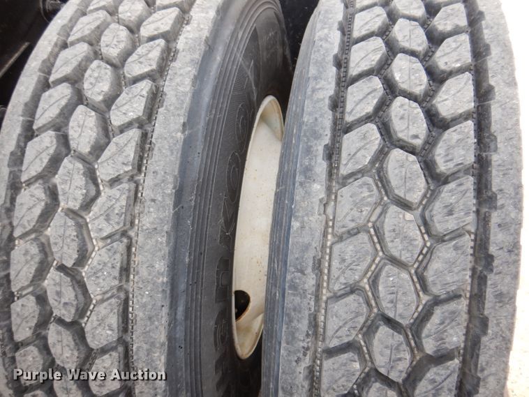 image for item KH9151 2011 Peterbilt 367  semi truck