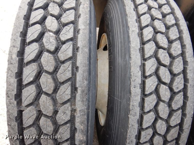 image for item KH9151 2011 Peterbilt 367  semi truck