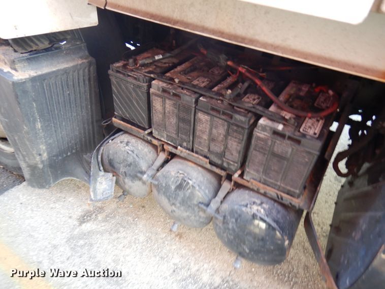 image for item KK9702 2016 Volvo VNL670  semi truck