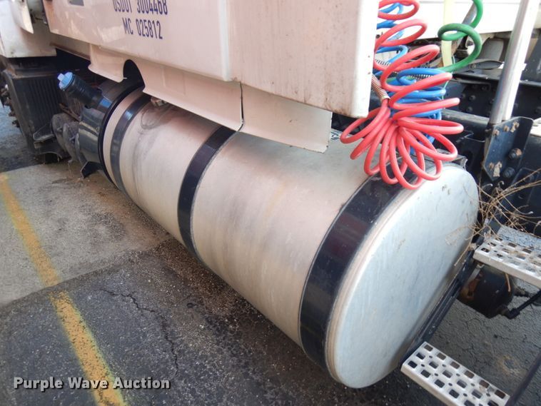 image for item KK9702 2016 Volvo VNL670  semi truck