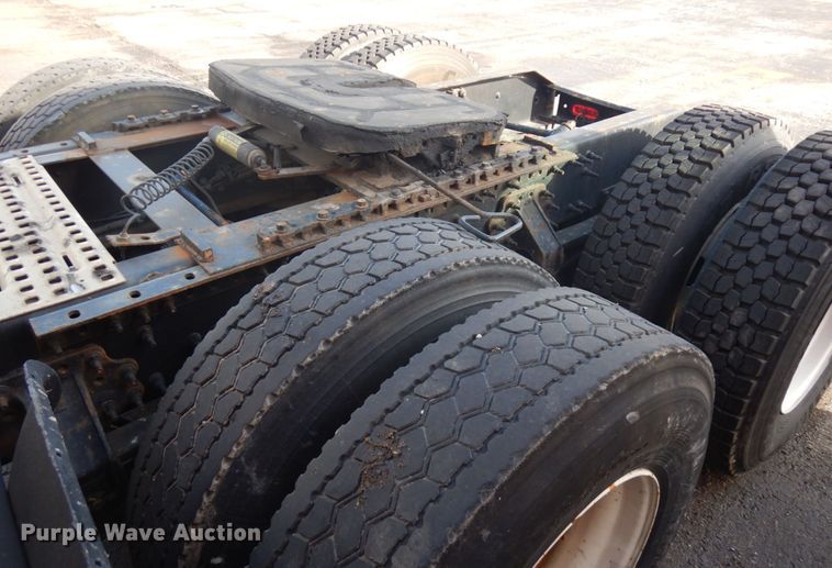 image for item KK9702 2016 Volvo VNL670  semi truck