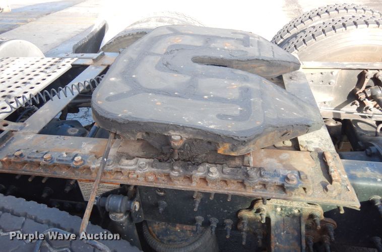 image for item KK9702 2016 Volvo VNL670  semi truck