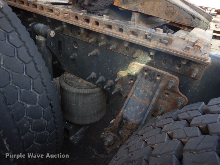 image for item KK9702 2016 Volvo VNL670  semi truck