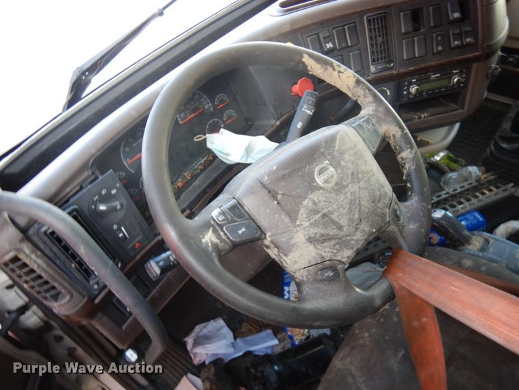 image for item KK9702 2016 Volvo VNL670  semi truck