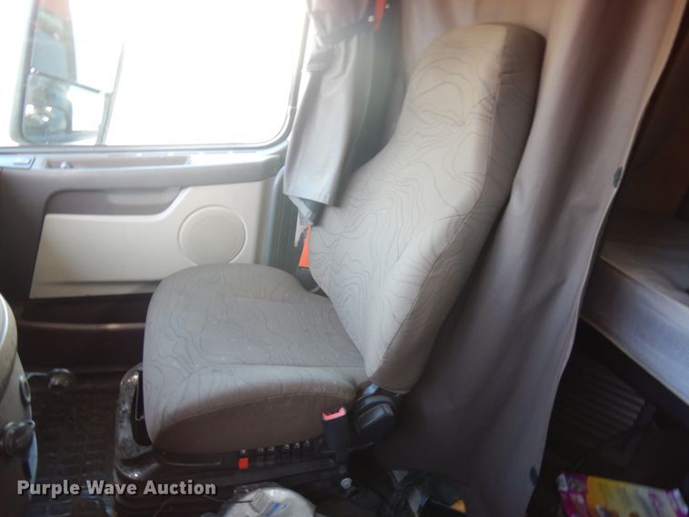 image for item KK9702 2016 Volvo VNL670  semi truck