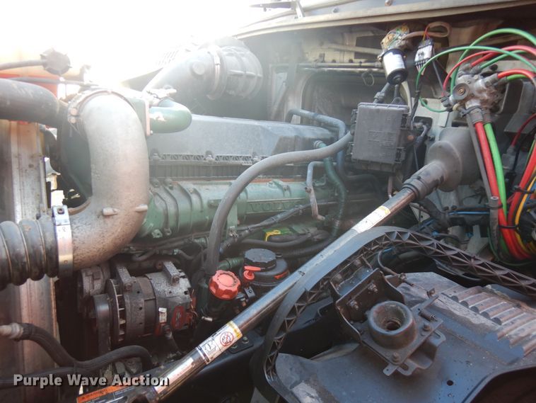 image for item KK9702 2016 Volvo VNL670  semi truck