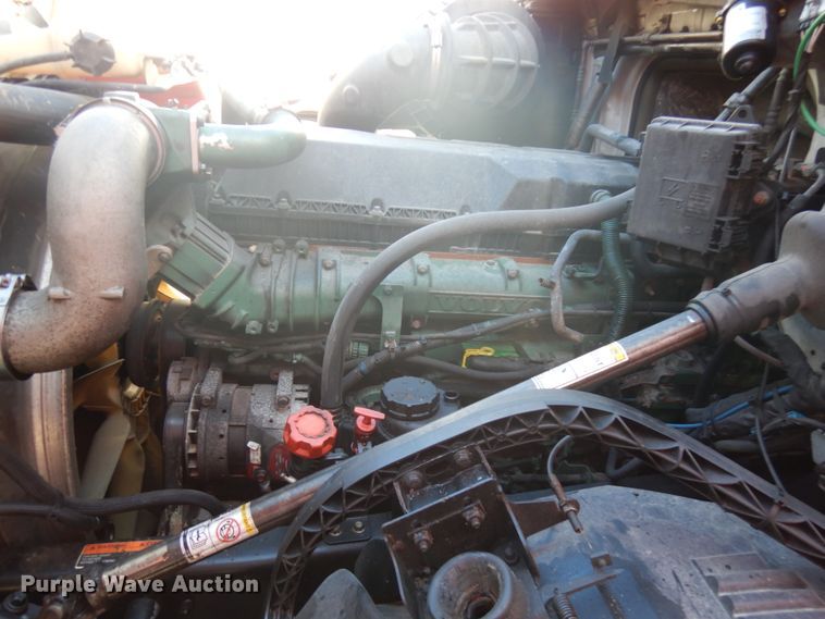 image for item KK9702 2016 Volvo VNL670  semi truck