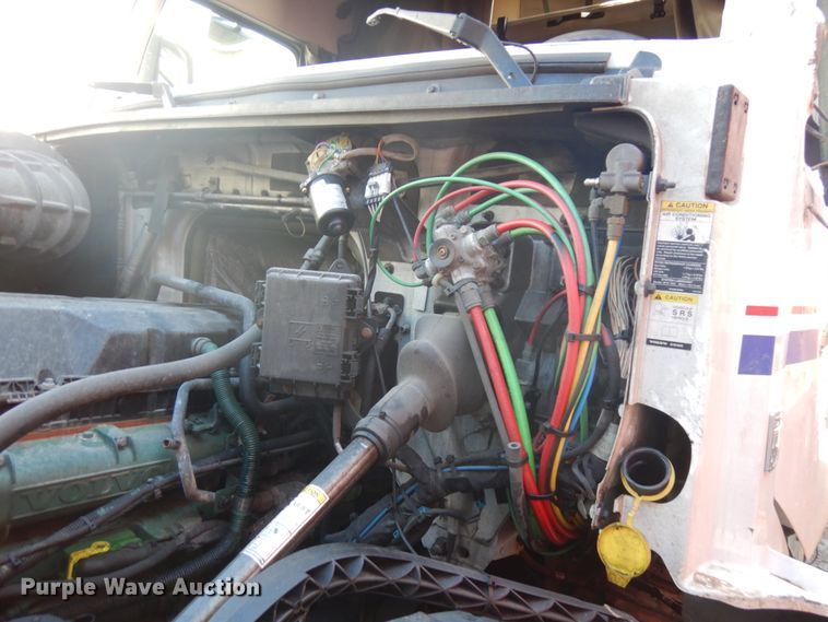 image for item KK9702 2016 Volvo VNL670  semi truck