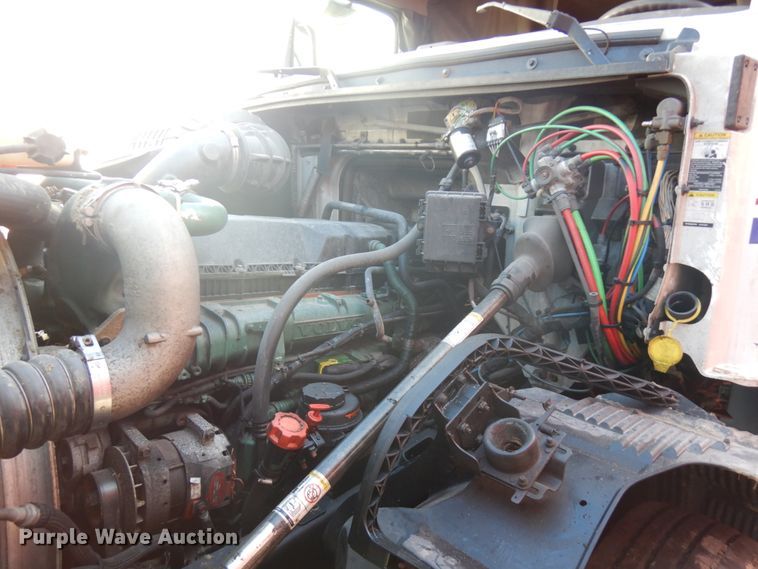 image for item KK9702 2016 Volvo VNL670  semi truck