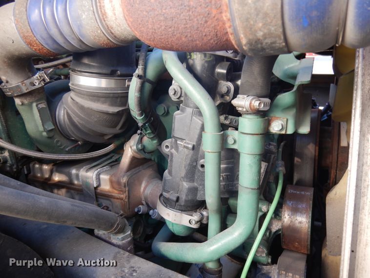 image for item KK9702 2016 Volvo VNL670  semi truck