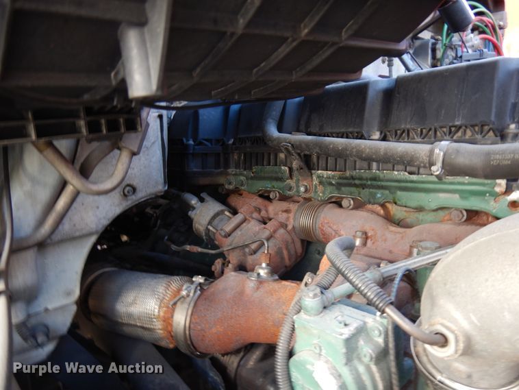 image for item KK9702 2016 Volvo VNL670  semi truck