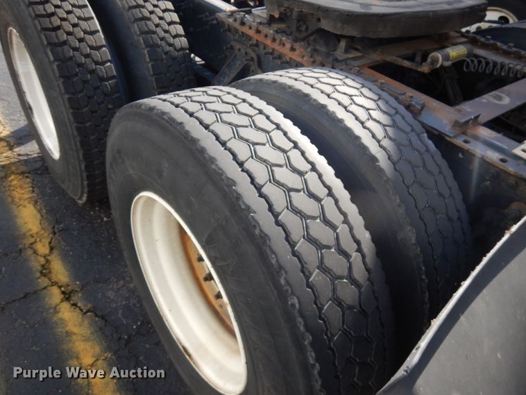 image for item KK9702 2016 Volvo VNL670  semi truck