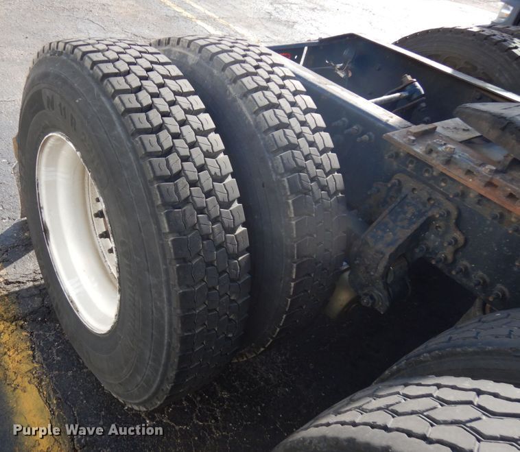 image for item KK9702 2016 Volvo VNL670  semi truck