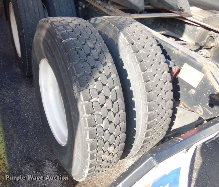 image for item KK9702 2016 Volvo VNL670  semi truck