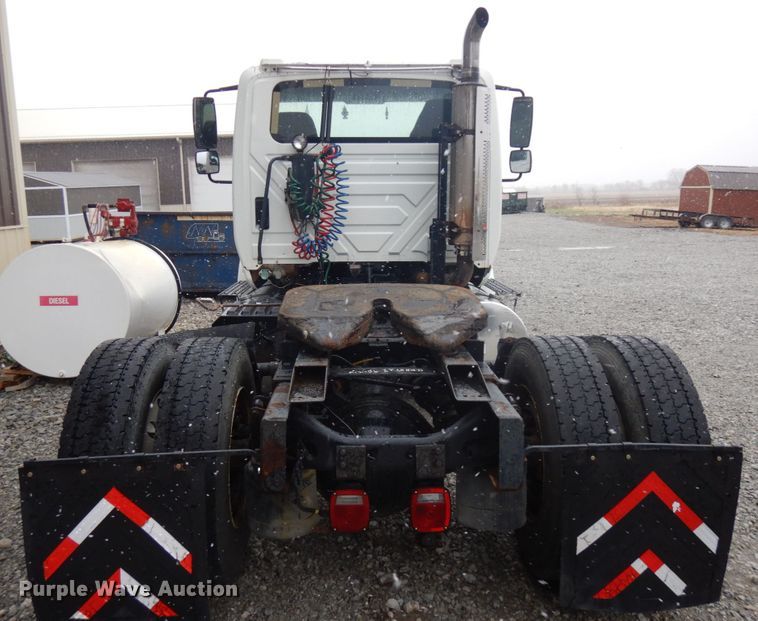 image for item KK9704 2005 International 8600  semi truck