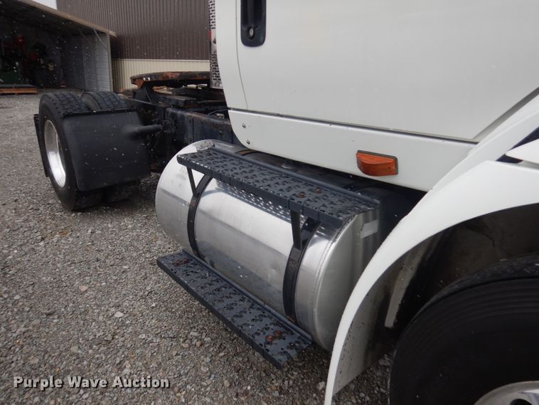 image for item KK9704 2005 International 8600  semi truck