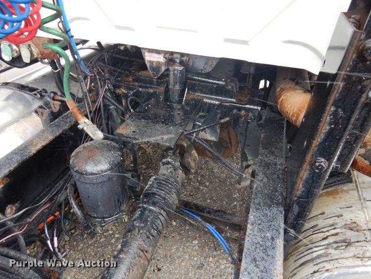 image for item KK9704 2005 International 8600  semi truck