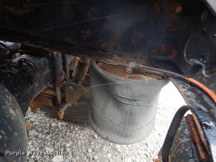 image for item KK9704 2005 International 8600  semi truck