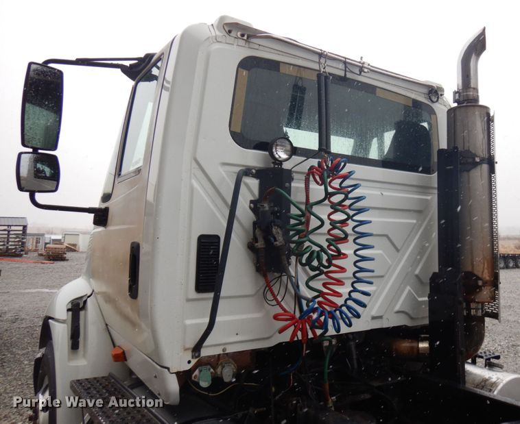 image for item KK9704 2005 International 8600  semi truck