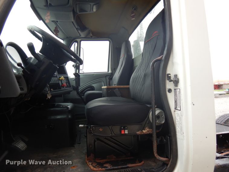 image for item KK9704 2005 International 8600  semi truck