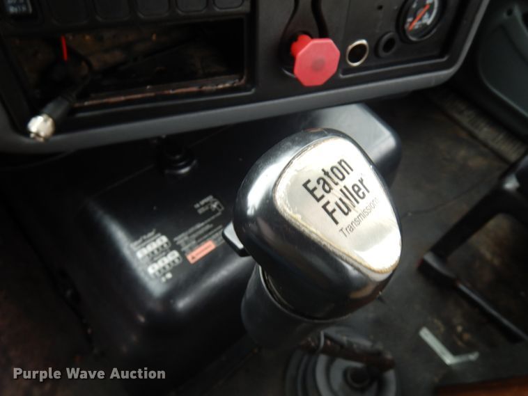 image for item KK9704 2005 International 8600  semi truck