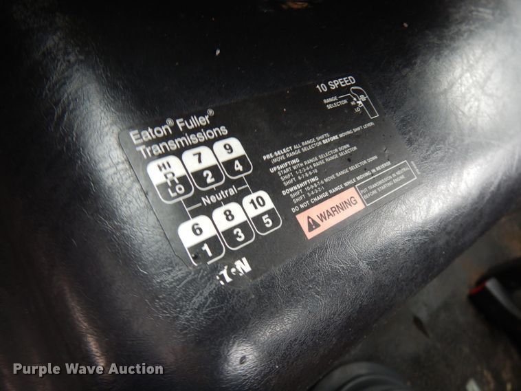 image for item KK9704 2005 International 8600  semi truck