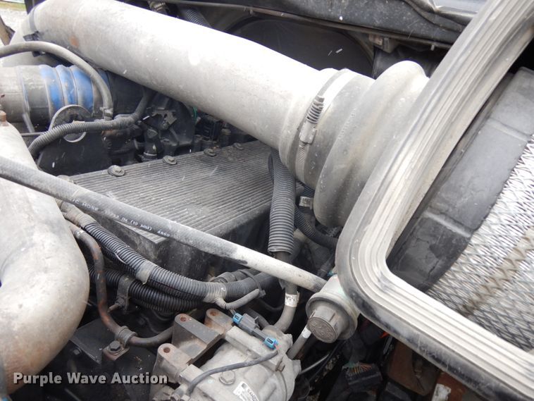 image for item KK9704 2005 International 8600  semi truck