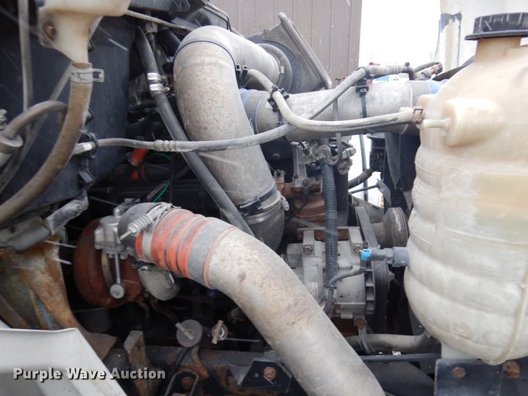 image for item KK9704 2005 International 8600  semi truck