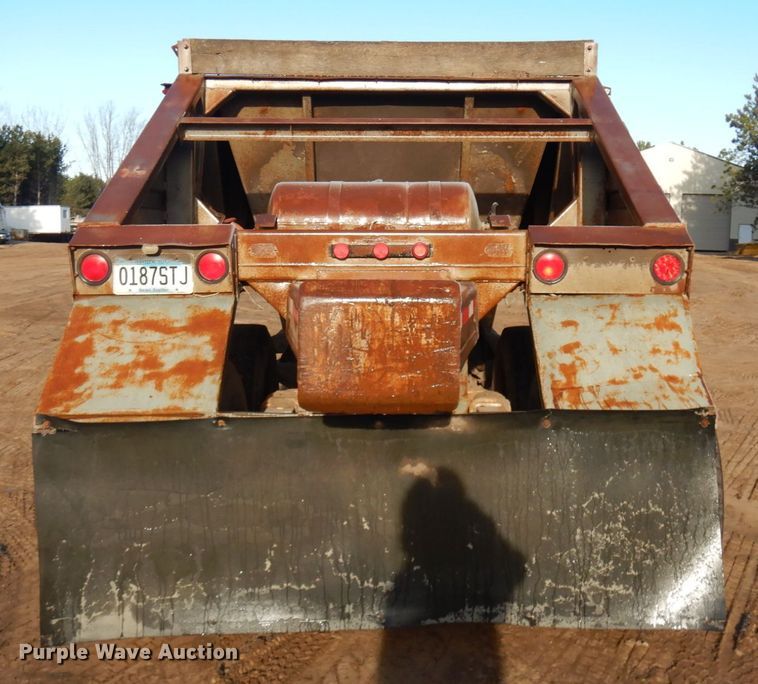 image for item KK9716 1972 Challenge Cook BDS 2520  bottom dump trailer