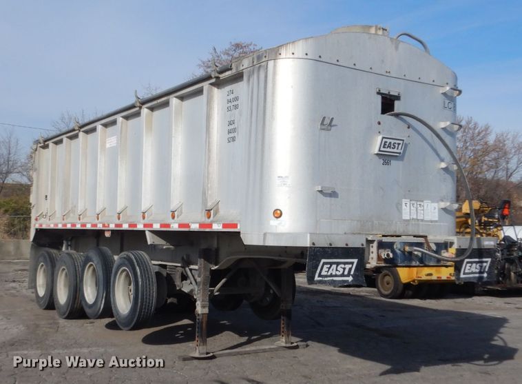 image for item KO9787 2006 East  end dump trailer