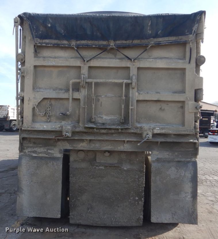 image for item KO9787 2006 East  end dump trailer