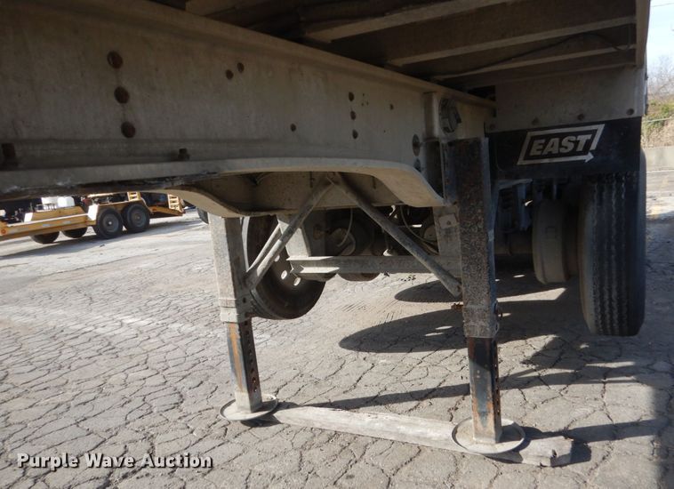 image for item KO9787 2006 East  end dump trailer