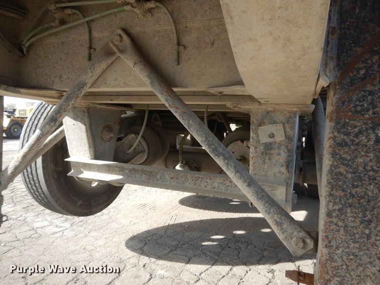 image for item KO9787 2006 East  end dump trailer