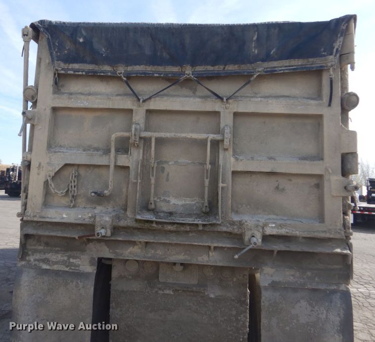 image for item KO9787 2006 East  end dump trailer