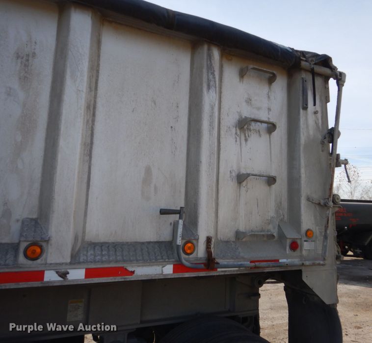 image for item KO9787 2006 East  end dump trailer