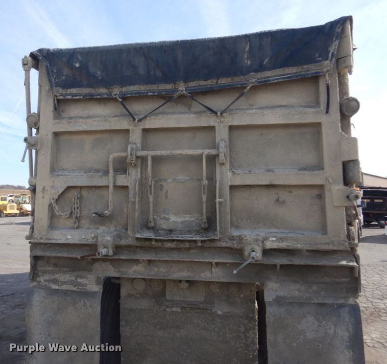 image for item KO9787 2006 East  end dump trailer
