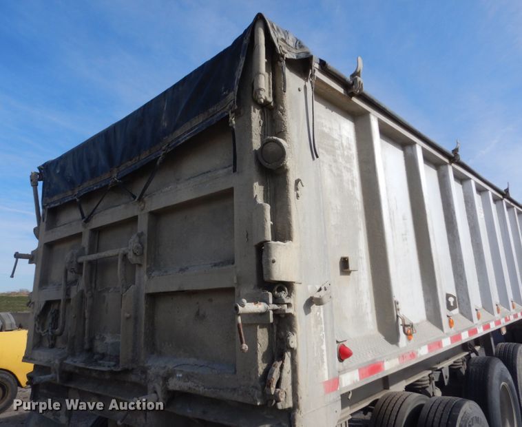 image for item KO9787 2006 East  end dump trailer