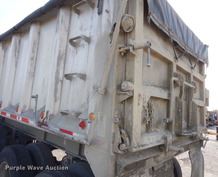 image for item KO9787 2006 East  end dump trailer