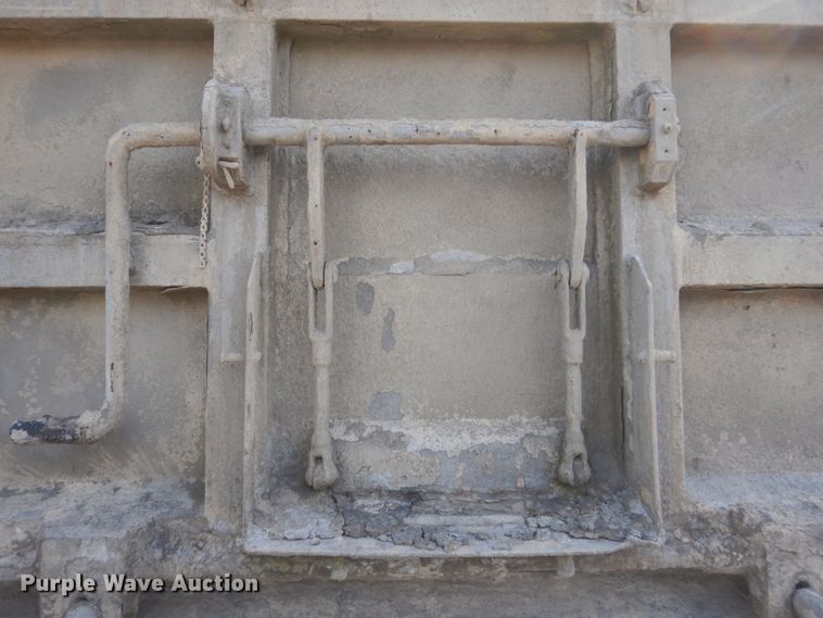 image for item KO9787 2006 East  end dump trailer