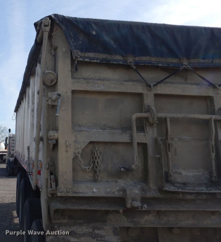 image for item KO9787 2006 East  end dump trailer