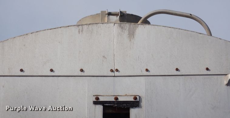 image for item KO9787 2006 East  end dump trailer